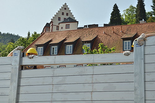 Foto mit Dammbalken zwischen den Stützen