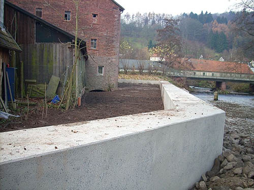 Foto der neu erstellten Mauer