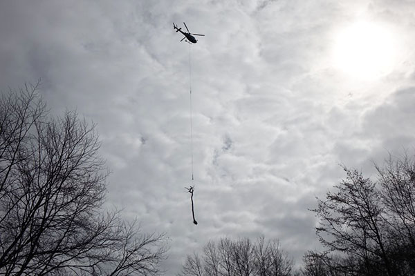 Foto des Helikopters mit Last