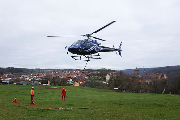 Foto des Helikopters beim Start