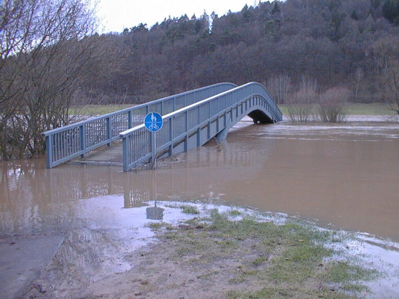 Foto der umfluteten Brücke Foto der umfluteten Brücke